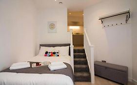 Victoria Street Apartment Sleeps 2